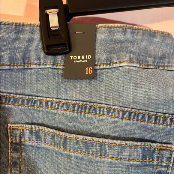 Brand new Torrid Vintage Stretch Jean Shorts - Picture 2 of 7